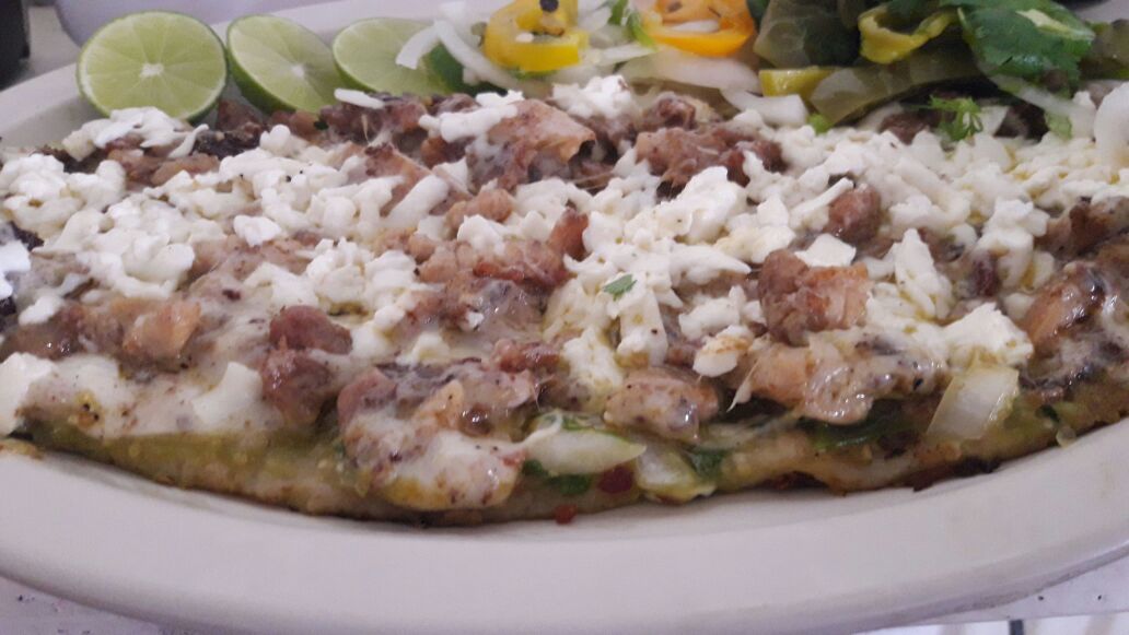 Huarache con Quesocarne